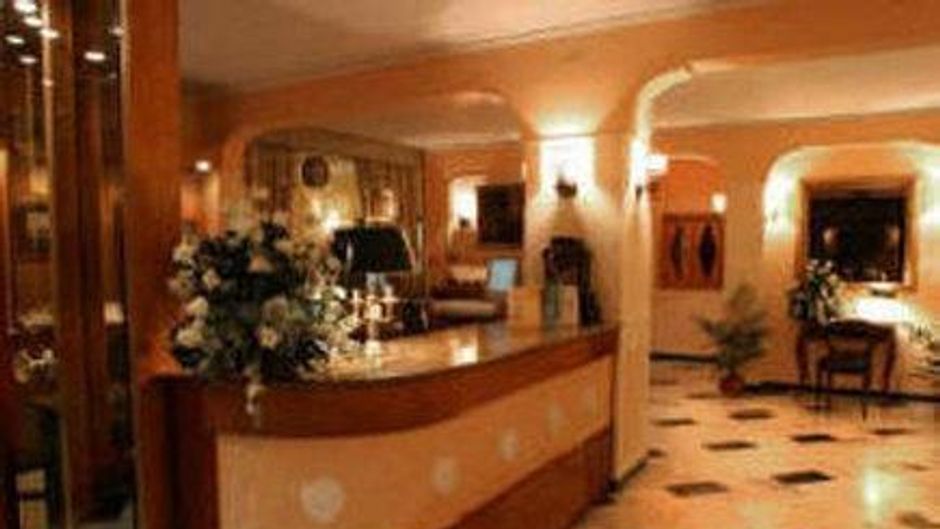 Hotel Central Lobby