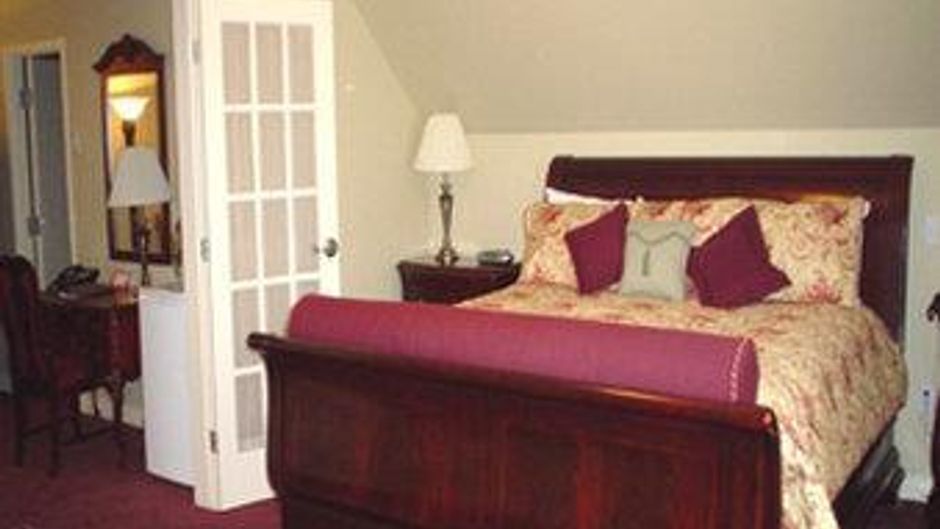 Dundee Arms Inn Room