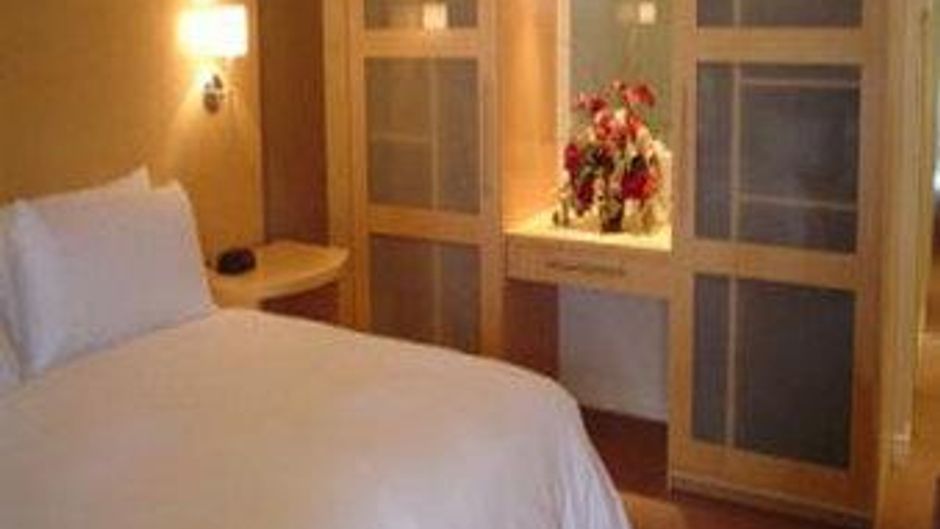 Dundee Arms Inn Room