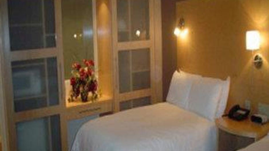 Dundee Arms Inn Room