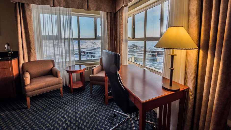 Frobisher Inn Room