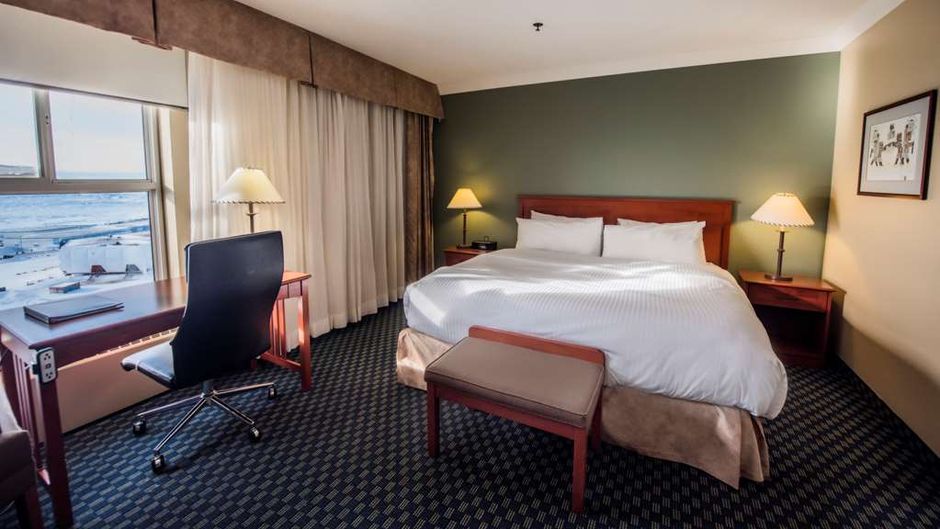 Frobisher Inn Room