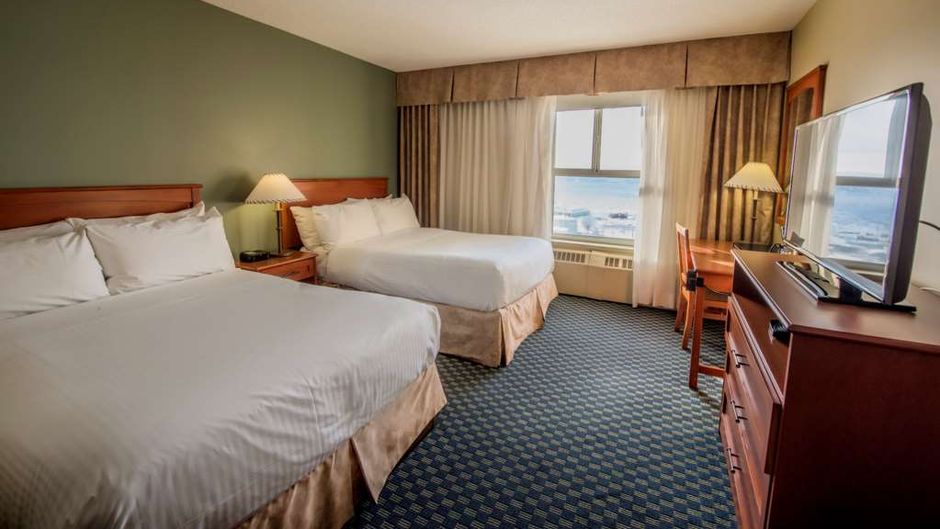 Frobisher Inn Room