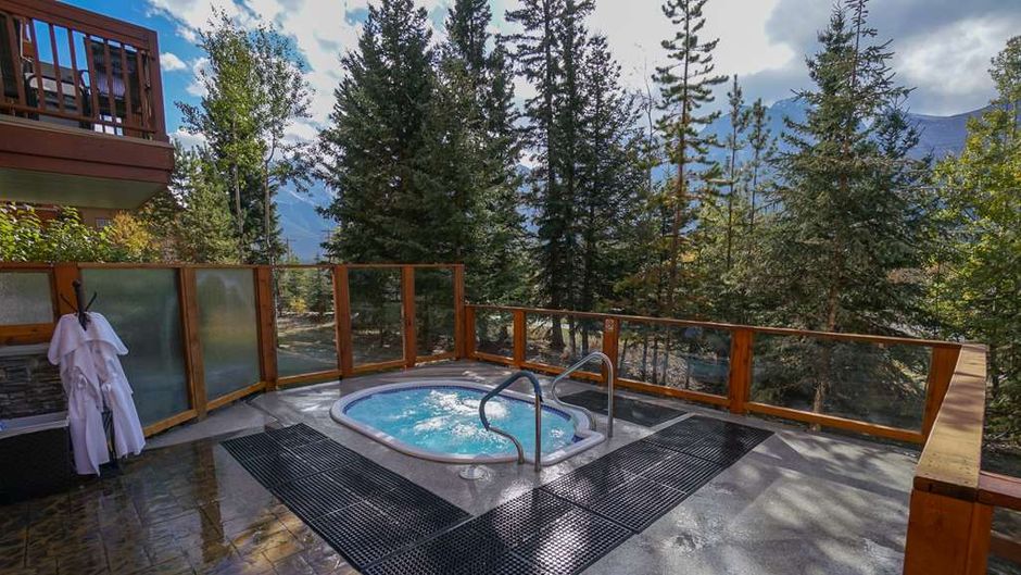 Falcon Crest Lodge Pool