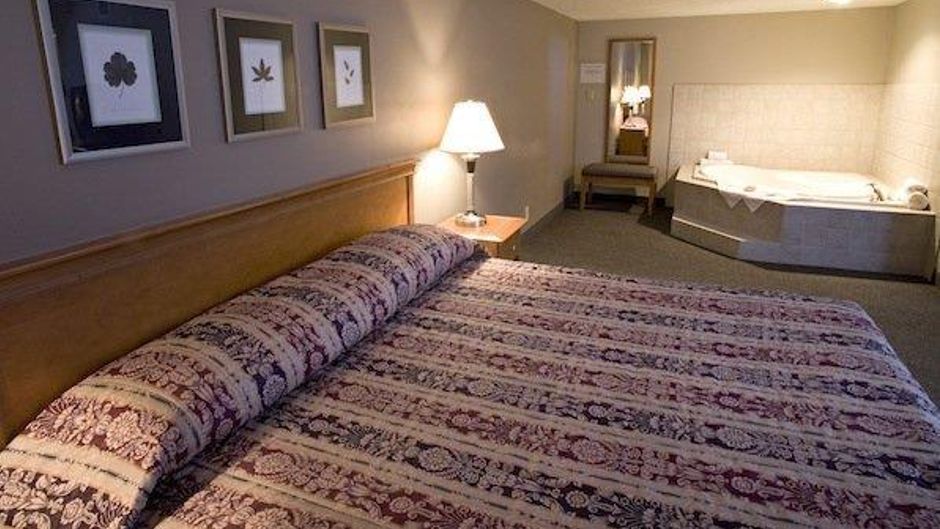Heritage Inn Hotel & Convention Centre Suite