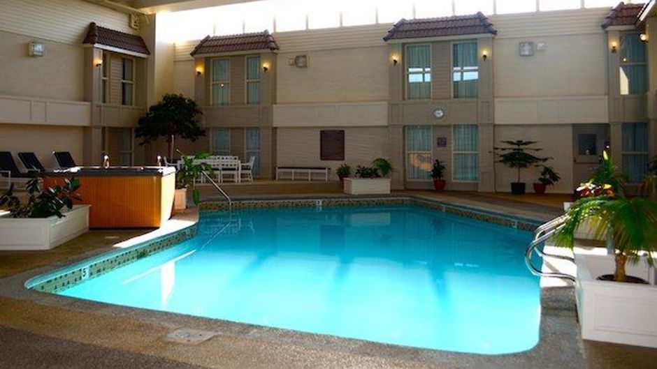 Heritage inn Hotel & Convention Centre Pool