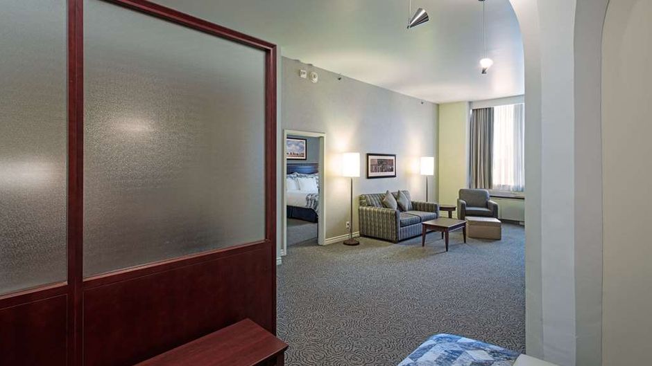 Le Square Phillips Hotel & Suites Suite