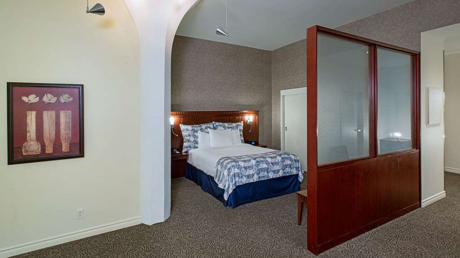 Le Square Phillips Hotel & Suites Suite