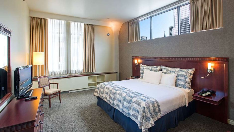 Le Square Phillips Hotel & Suites Suite