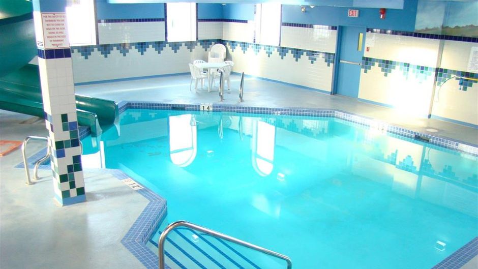 Service Plus Inns & Suites Pool