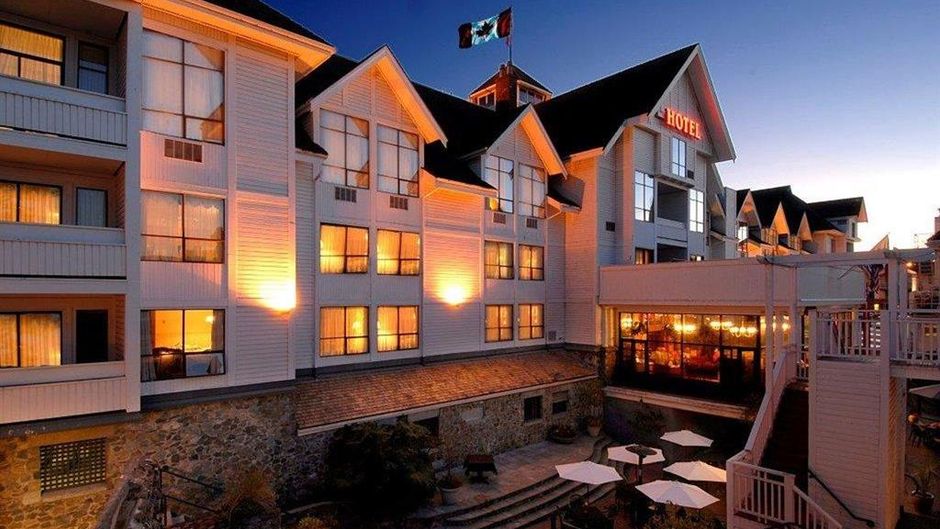 Huntingdon Hotel & Suites Exterior