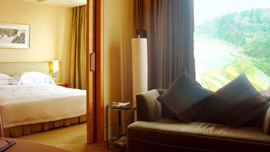 Nansha Grand Hotel Room