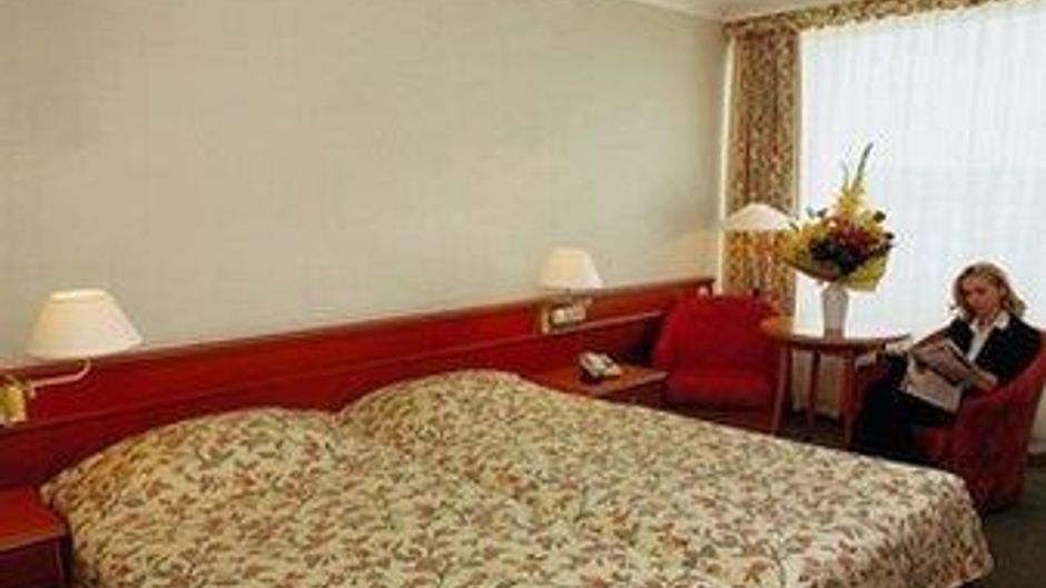 Lujiang Harbourview Hotel Room