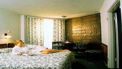 Lujiang Harbourview Hotel