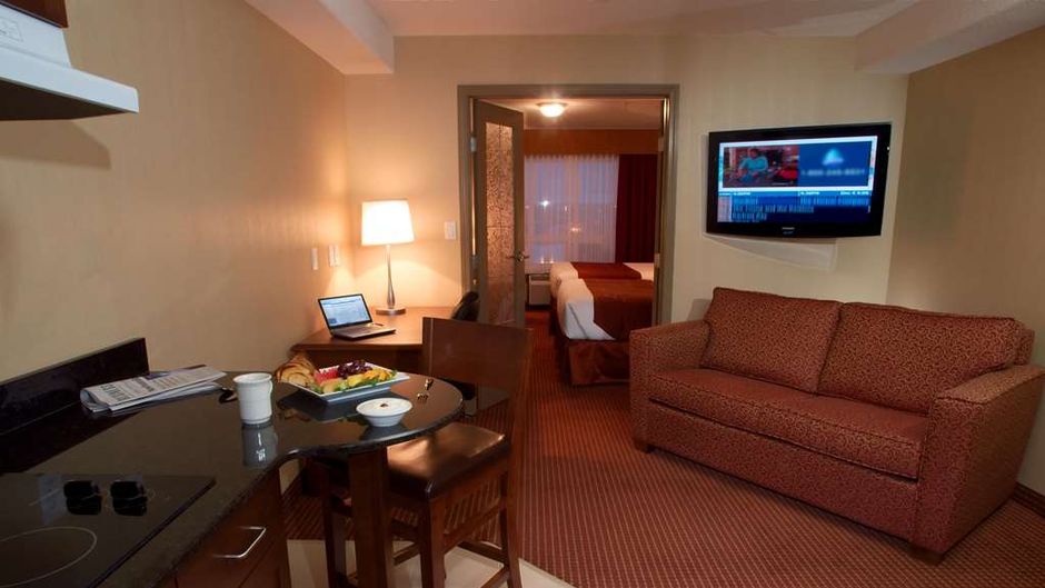 Merit Hotel & Suites Suite
