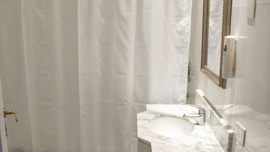 Carsson Hotel Room