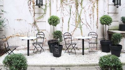 Carsson Hotel