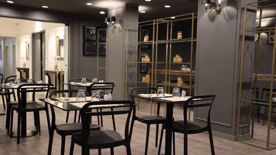 Carsson Hotel Restaurant