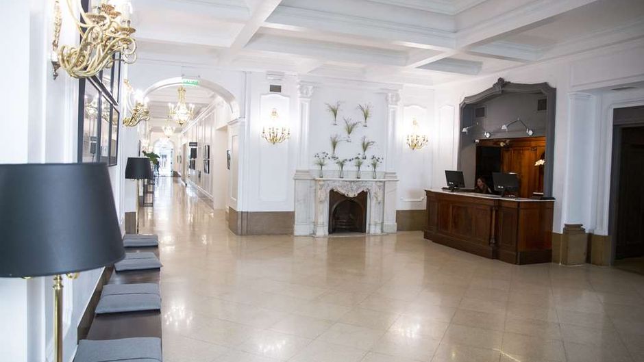 Carsson Hotel Lobby