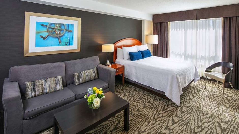 Cambridge Suites Hotel Suite