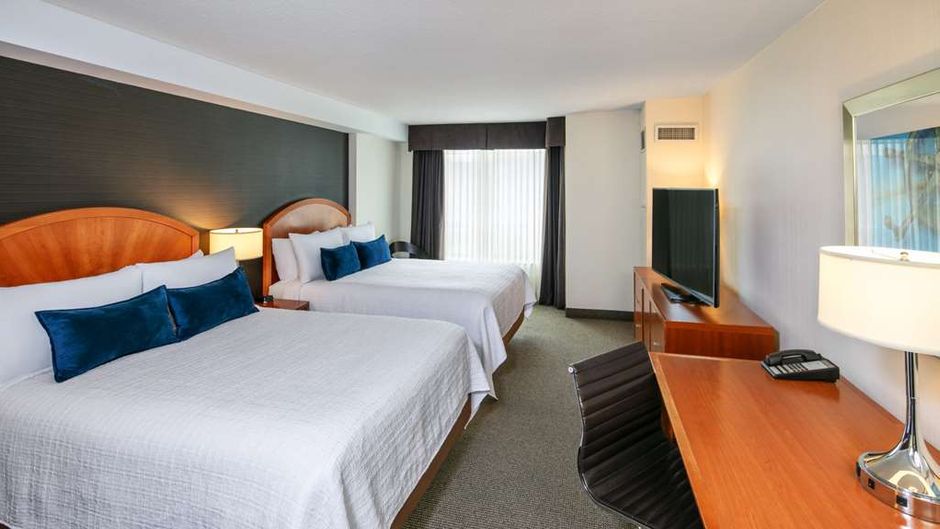 Cambridge Suites Hotel Suite