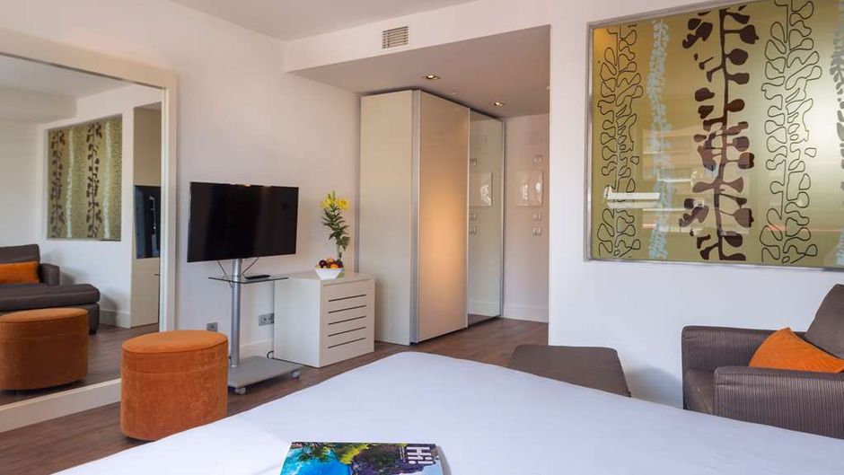 H10 Tribeca Room