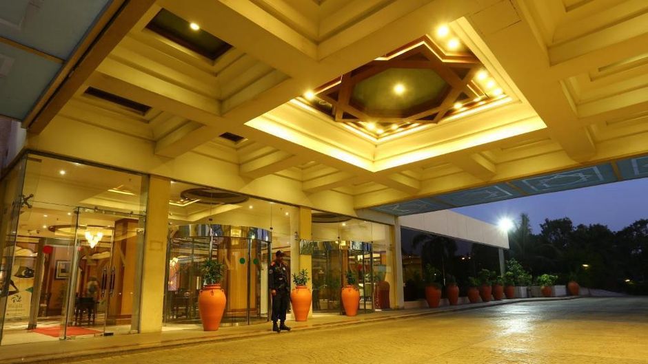 Avari Towers Karachi Exterior