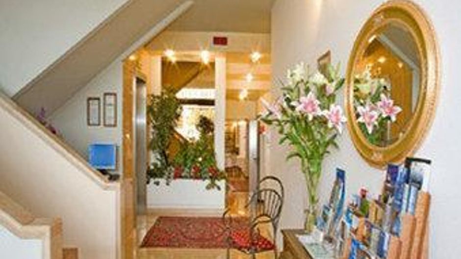Hotel Bareta Lobby