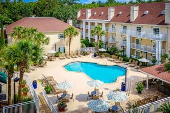 Palmera Inn and Suites