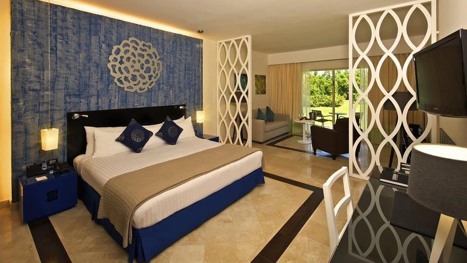 Ocean Maya Royale Suite