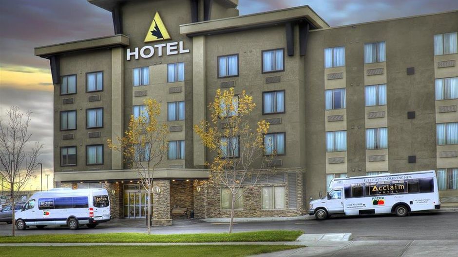 Acclaim Hotel Calgary Airport Exterior