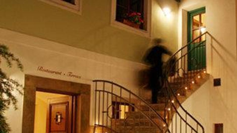 Golden Well Hotel Lobby