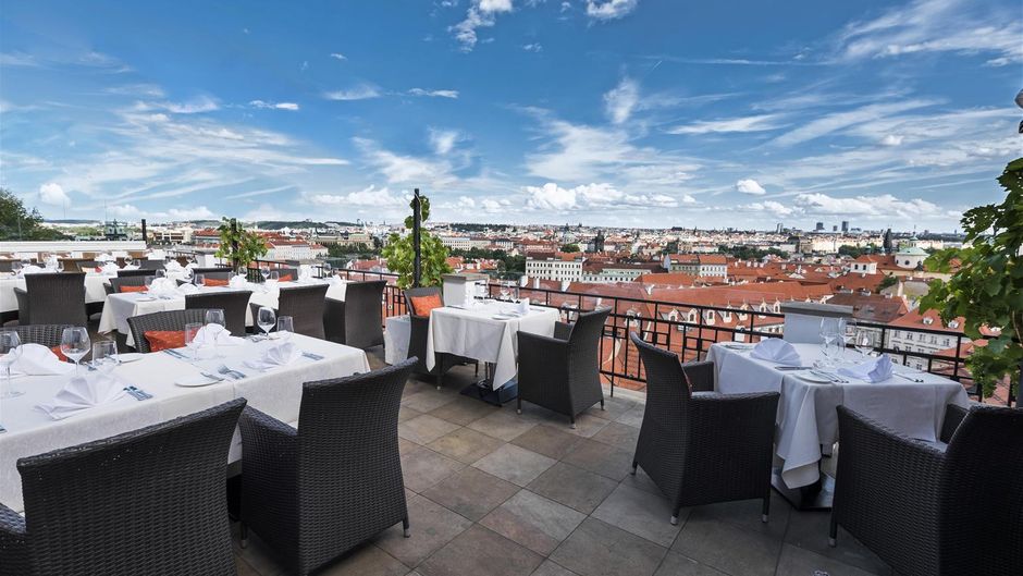 Golden Well Hotel Restaurant