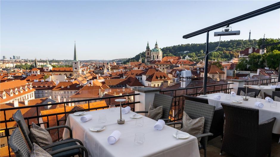 Golden Well Hotel Restaurant