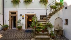 Golden Well Hotel