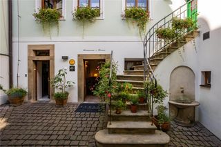 Golden Well Hotel
