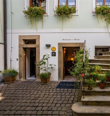 Golden Well Hotel