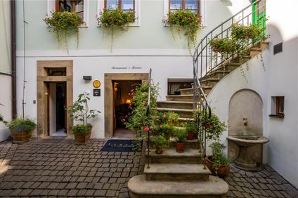 Golden Well Hotel