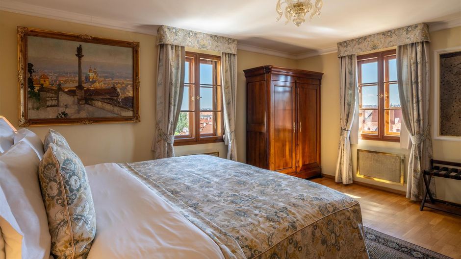 Golden Well Hotel Suite