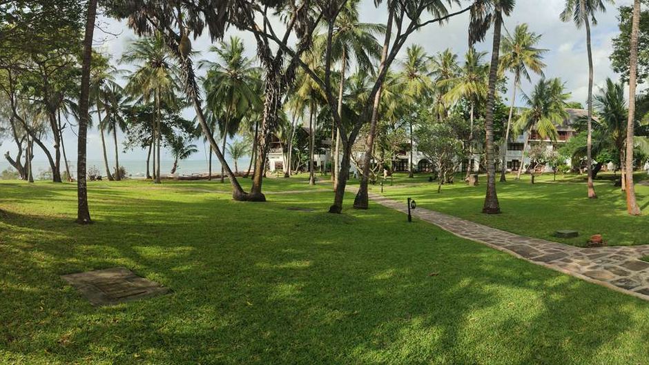 Serena Beach Hotel & Spa Exterior