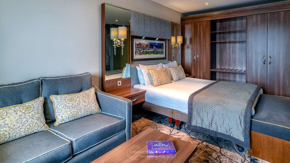 City Hotel Suite