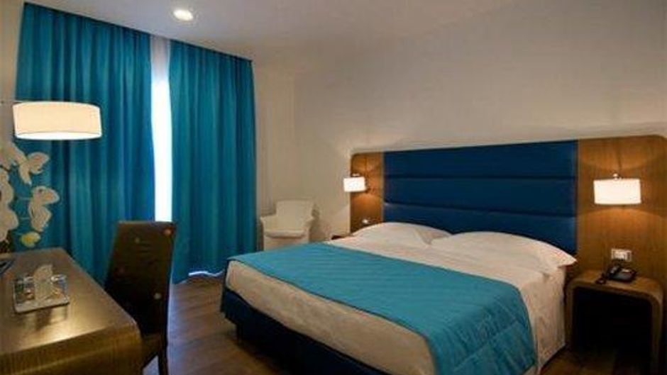 Hotel Plaza Room