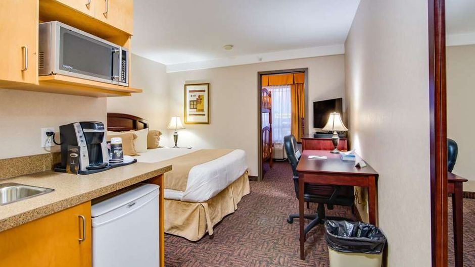 Peavine Inn & Suites Suite