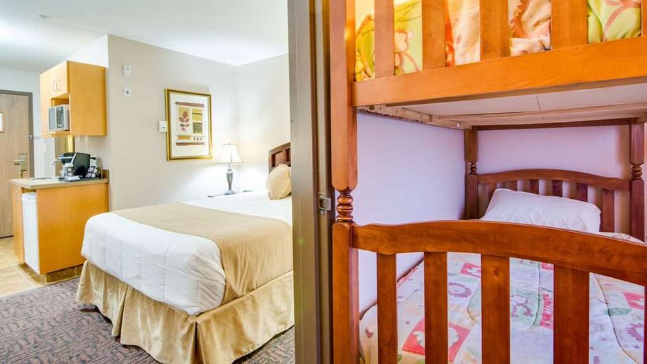 Peavine Inn & Suites Suite