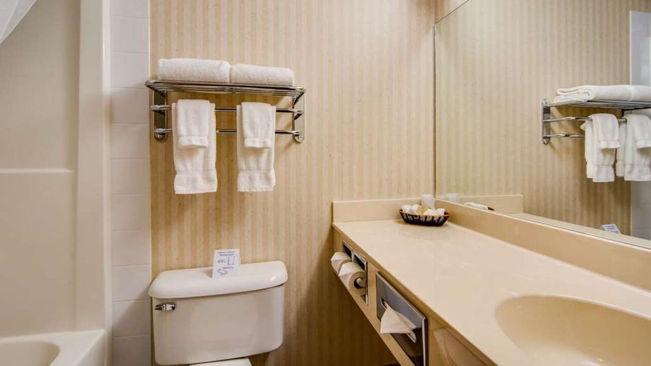 Peavine Inn & Suites Room