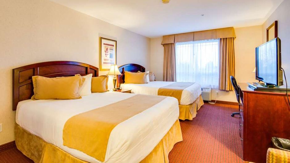 Peavine Inn & Suites Room