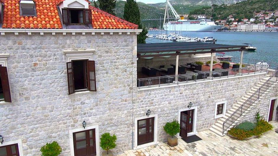 Hotel Kazbek Exterior