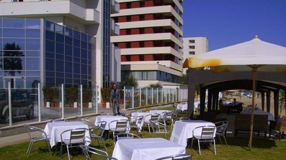 Sea Lion Hotel Exterior