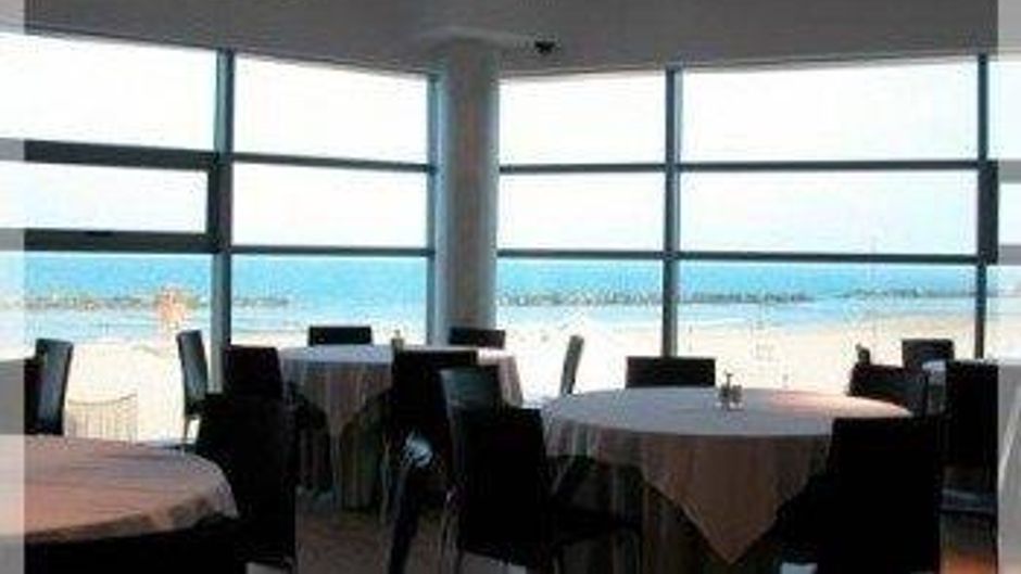 Sea Lion Hotel Restaurant