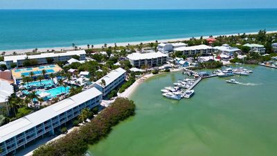 'Tween Waters Inn